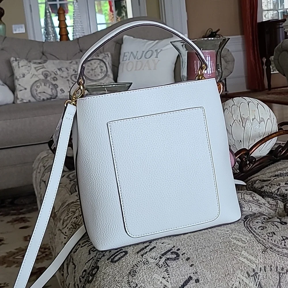 NWT Nanette Lepore White Loraine Bucket Bag with keyring mirror - Picture 2 of 8